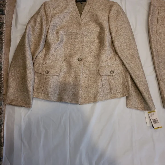 Jones New York Womens gold tweed Skirt Suit - special event style - Sz 14 - NWT - Picture 3 of 10